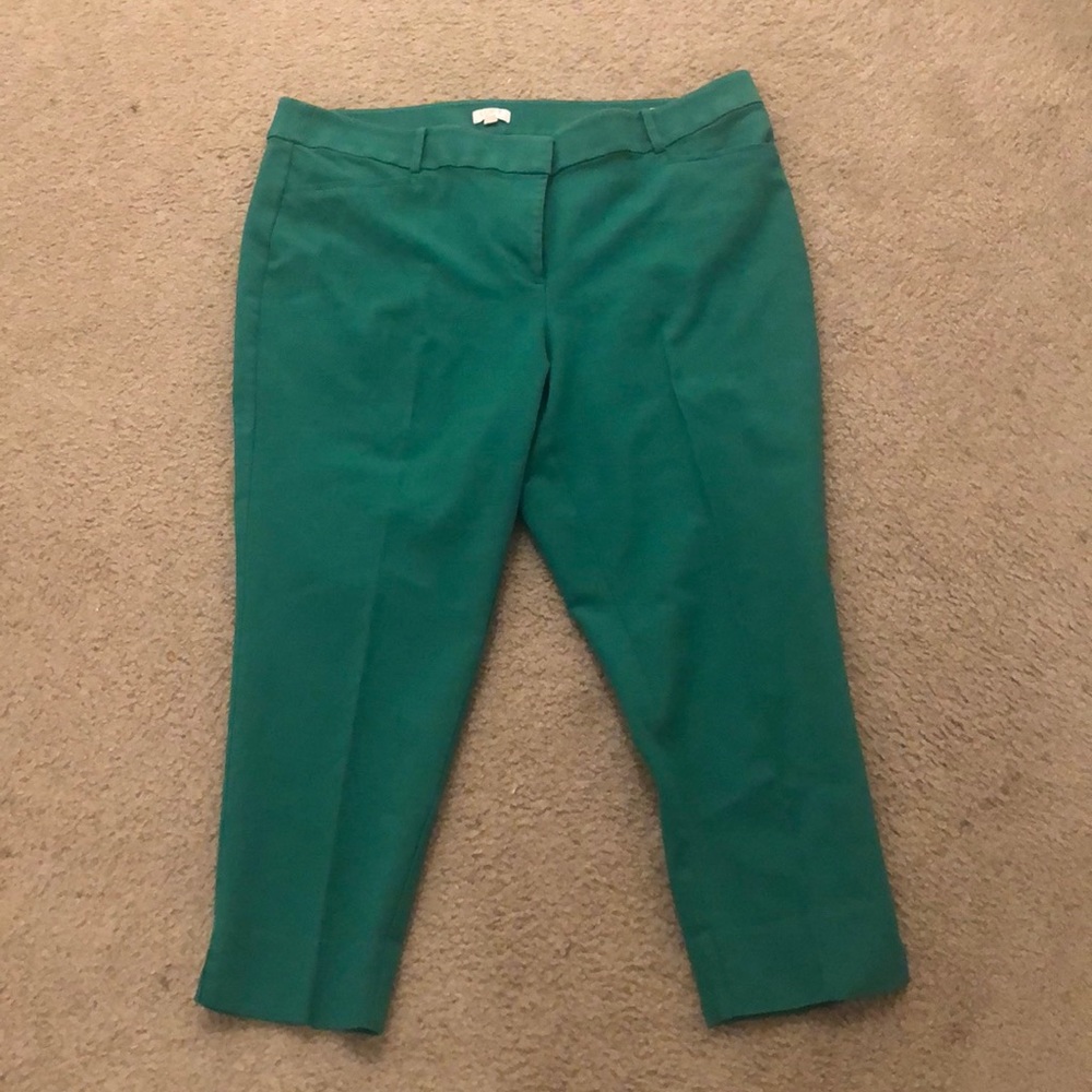 Loft vibrate green capris pants